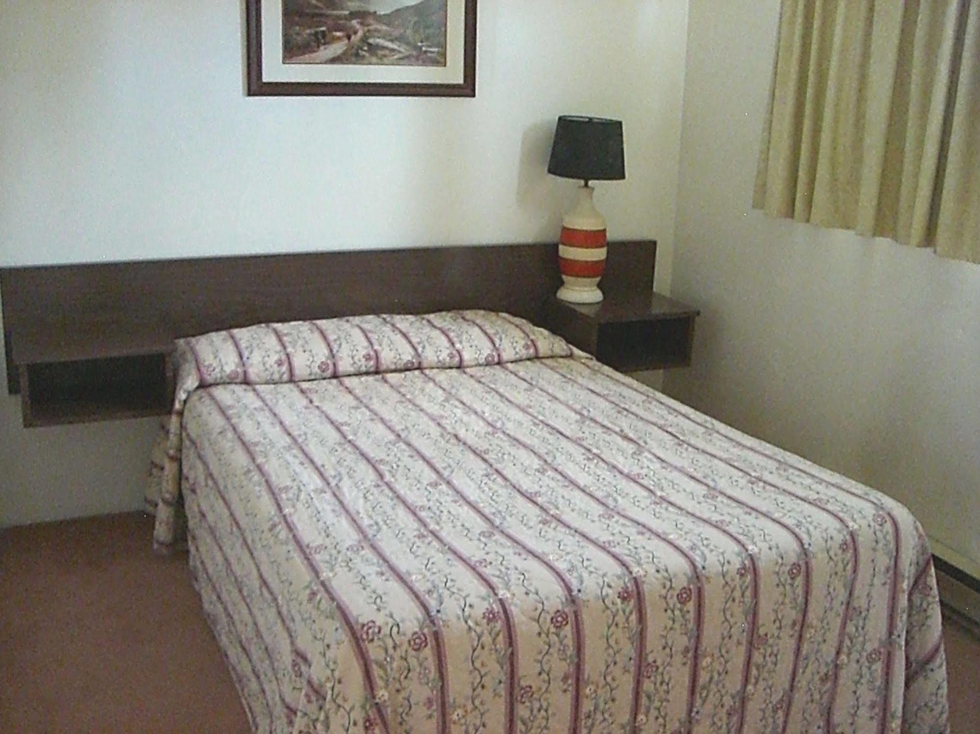 A-1 Alberni Inn Port Alberni Extérieur photo
