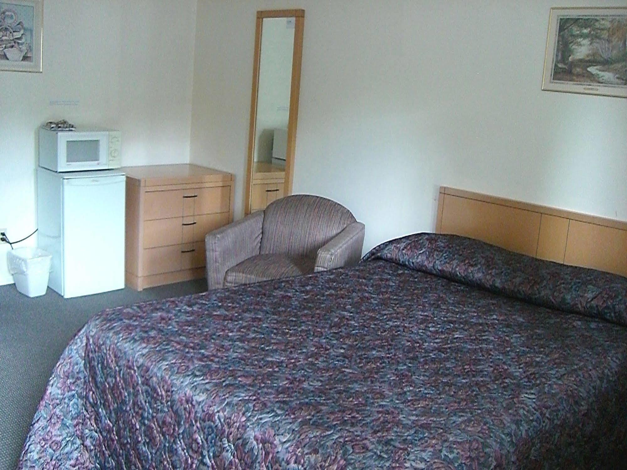 A-1 Alberni Inn Port Alberni Extérieur photo