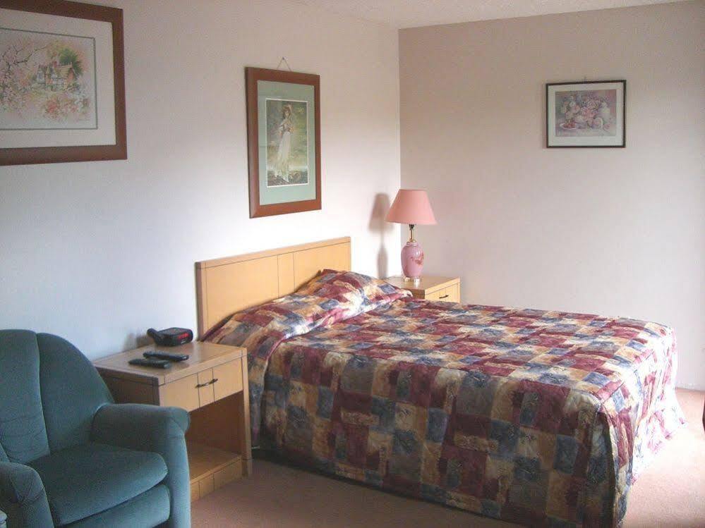 A-1 Alberni Inn Port Alberni Extérieur photo